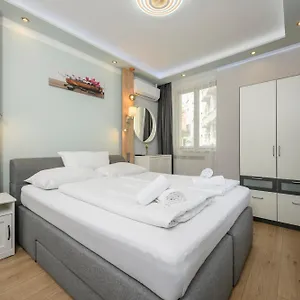4* Apart-hotel Elegance Palais Palffy