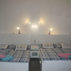 Pazmaniten Appartamento